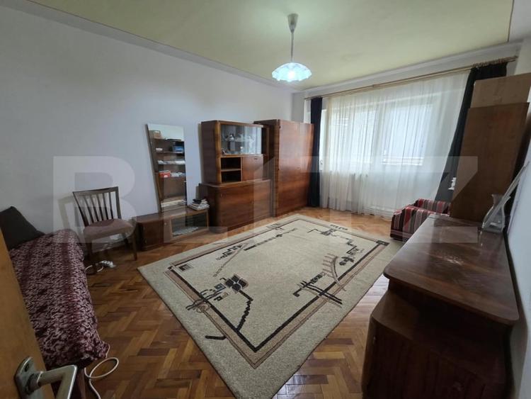 Apartament cu 3 camere decomandat, mobilat în Exterior Nord
