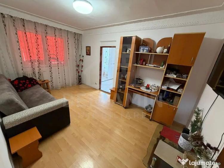 Apartament cu 2 camere semidecomandat în Craiovița Nouă
