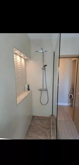 Apartament cu 3 camere semidecomandat, mobilat în Victoriei