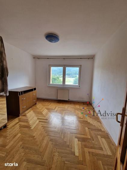 Apartament cu 4 camere decomandat în Noua