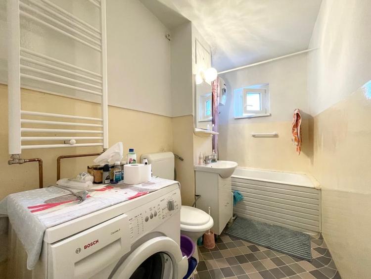 Apartament cu 3 camere semidecomandat, mobilat în Girocului