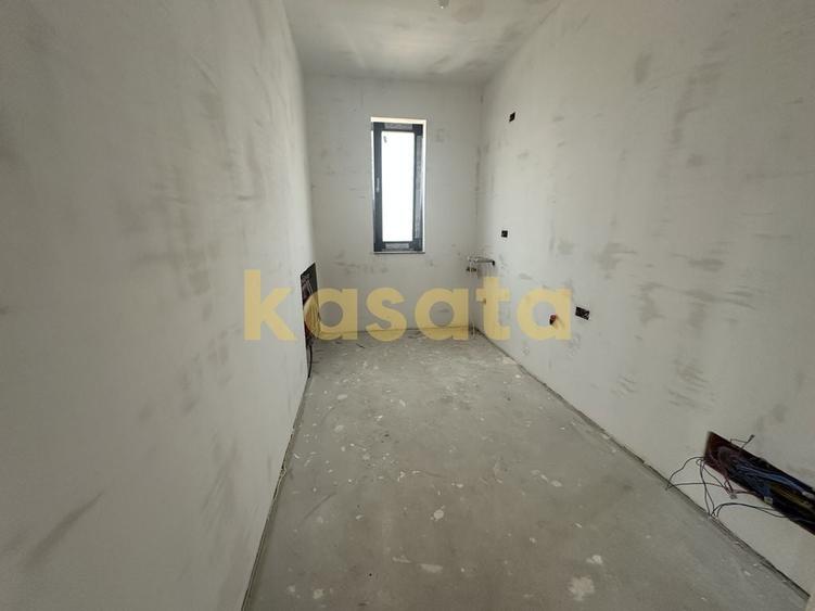 Casă cu 4 camere cu Teren 400 Mp în Domnești