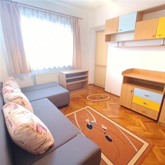 Apartament cu 4 camere decomandat, mobilat în Ștrand