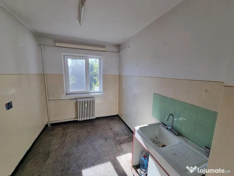 Apartament cu 2 camere semidecomandat în City Park Mall