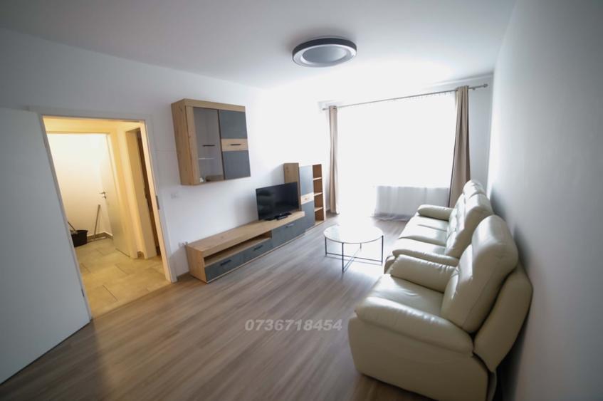 Apartament cu 2 camere decomandat în Tractorul