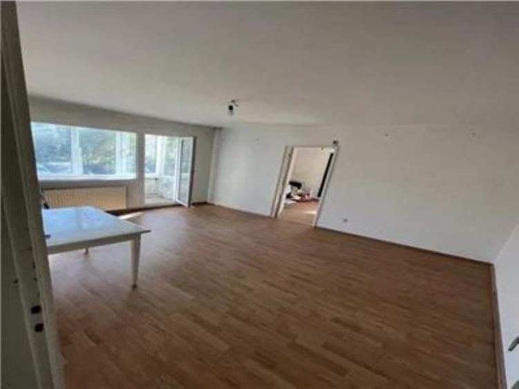 Apartament 3 camere , semidecomandat - zona Calea Bucuresti - 1