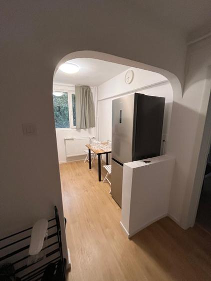 Apartament cu 3 camere semidecomandat în Titan