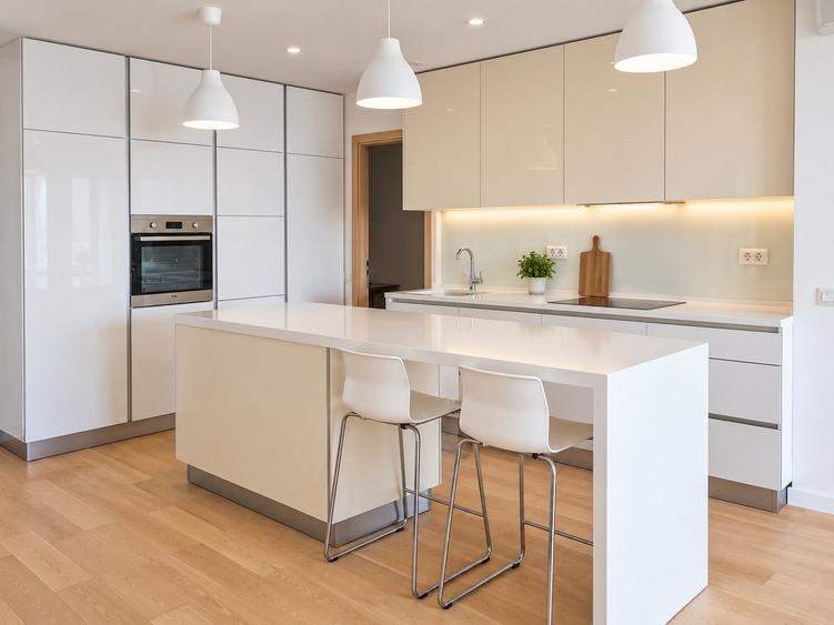 Apartament cu 3 camere semidecomandat, mobilat în Băneasa