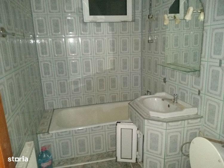 Apartament cu 3 camere decomandat în Humulești
