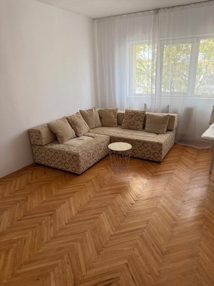 Apartament cu 3 camere decomandat în Soarelui