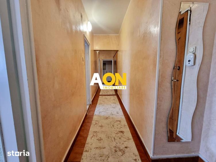 Apartament cu 3 camere decomandat în Cetate