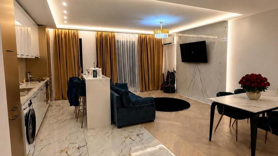 Apartament cu 3 camere decomandat, mobilat în P-ța Unirii