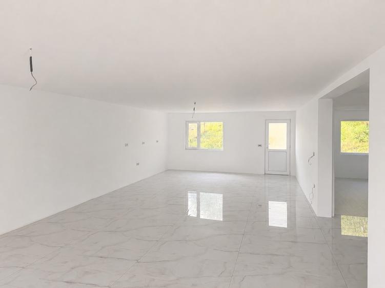 Casă cu 4 camere în Bâlteni