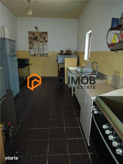 Casă cu 8 camere decomandat cu Teren 2100 Mp în Pârscov