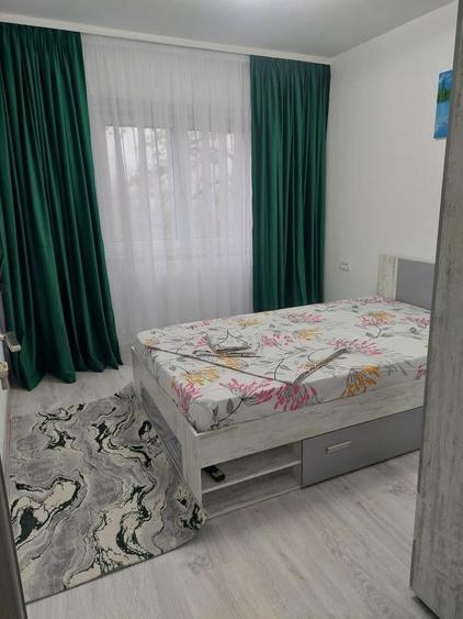 Apartament cu 3 camere decomandat, mobilat în City Park Mall