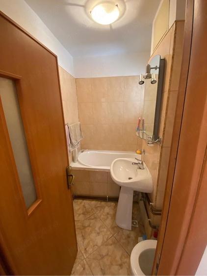 Apartament cu 3 camere decomandat în Fundeni