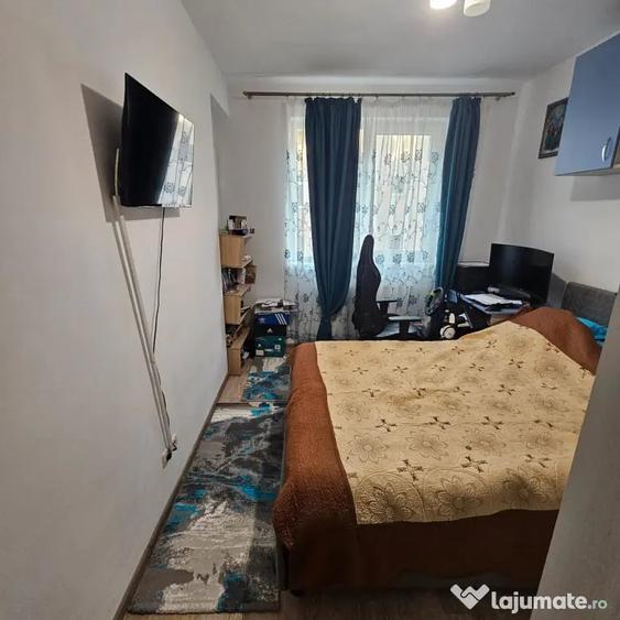 Apartament cu 3 camere decomandat în Berceni