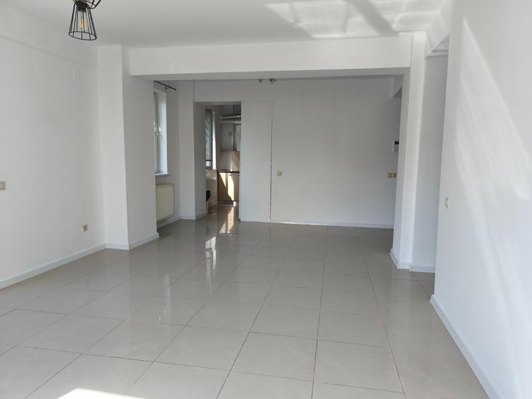 Apartament cu 2 camere semidecomandat în Olteniței