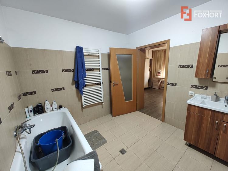 Casă individuală cu 3 camere cu Canalizare în Săcălaz