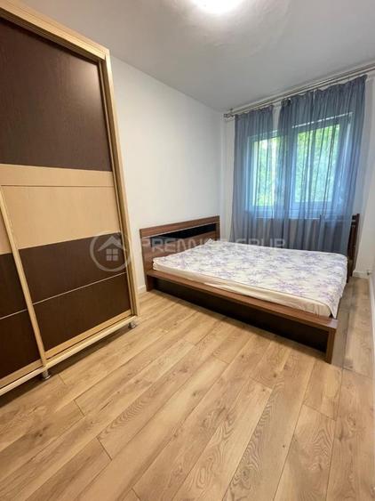 Apartament cu 3 camere în Podu Roș