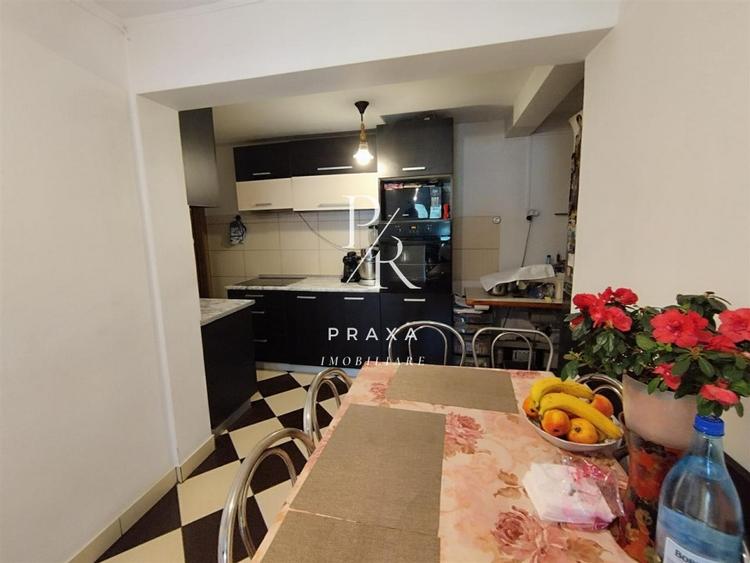 Casă individuală cu 6 camere cu Teren 1300 Mp în Tăuți