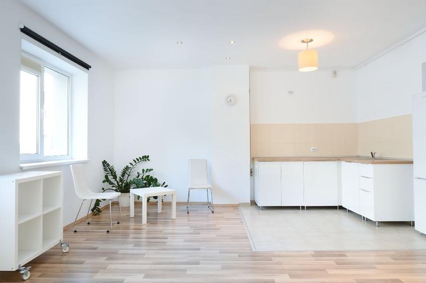 Apartament cu 3 camere decomandat, mobilat în Vitan-Bârzești