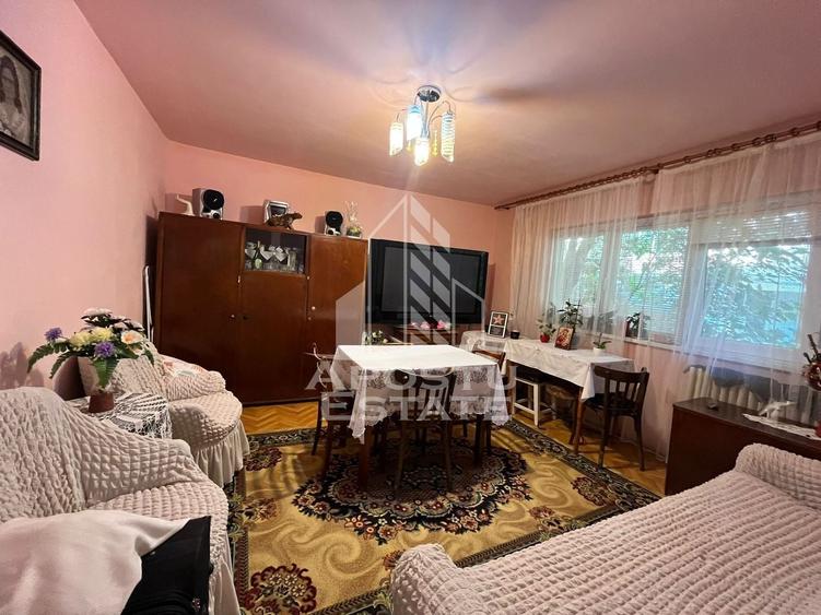 Apartament cu 3 camere decomandat în Girocului