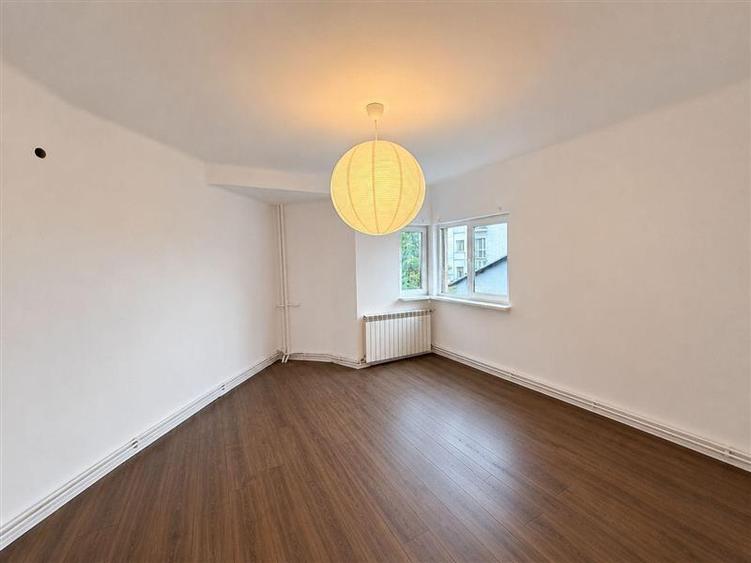Apartament 2 camere, etajul 2/3, zona Dacia - 8