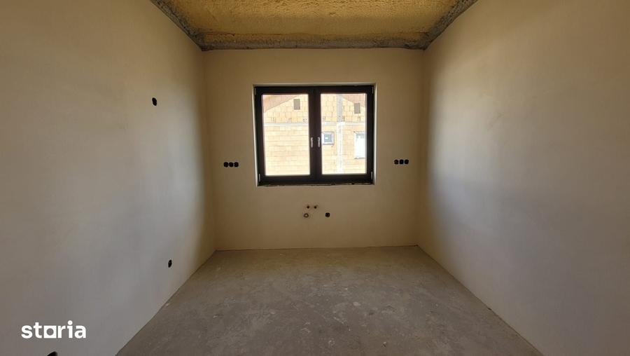 Casă cu 4 camere cu Teren 550 Mp în Lazuri