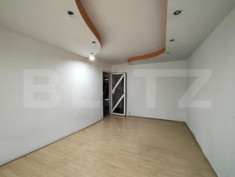 Apartament cu 3 camere decomandat, mobilat în Dacia