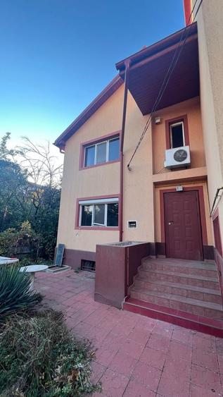 Casă individuală cu 6 camere cu Canalizare în Bucureștii Noi