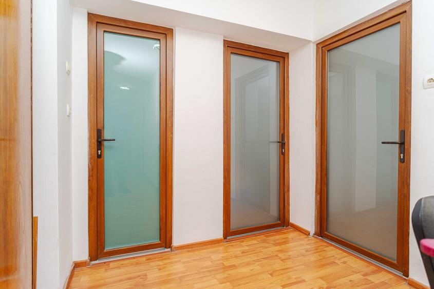 Apartament cu 3 camere decomandat, mobilat în Centru Civic