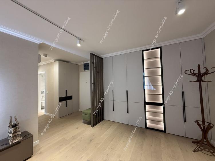 Apartament cu 3 camere semidecomandat, mobilat în Take Ionescu