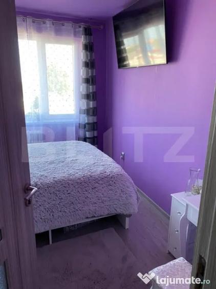 Apartament cu 3 camere semidecomandat, mobilat în Botizului