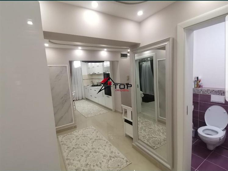 Apartament cu 3 camere decomandat în Nicolina