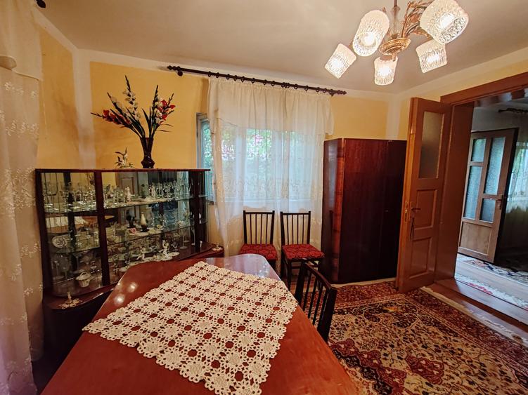 Casă individuală cu 6 camere cu Teren 900 Mp în Șercăița