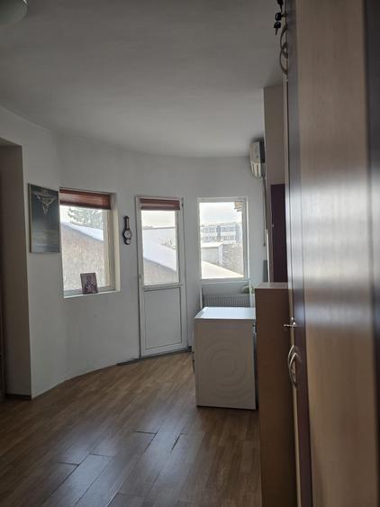 Casă cu 9 camere cu Canalizare în Apărătorii Patriei