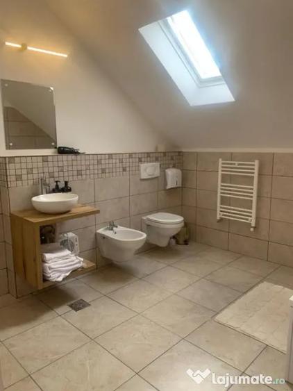 Casă cu 5 camere cu Teren 277 Mp în Malu Mare