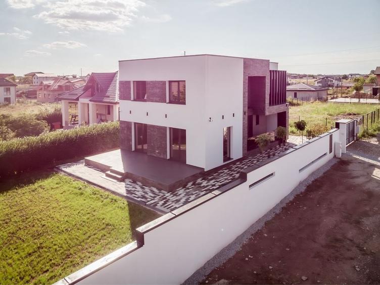 Casă cu 4 camere în Brănești