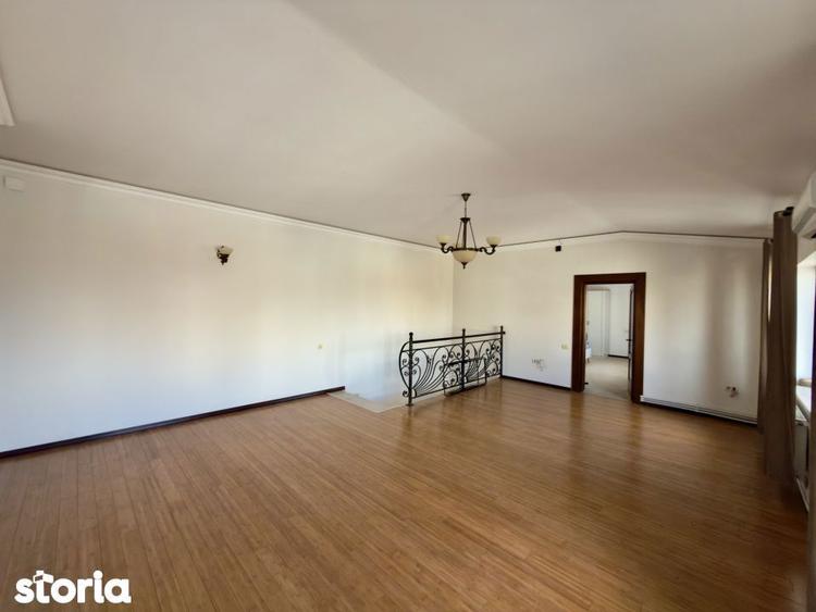 Casă cu 7 camere cu Canalizare în Tomis II