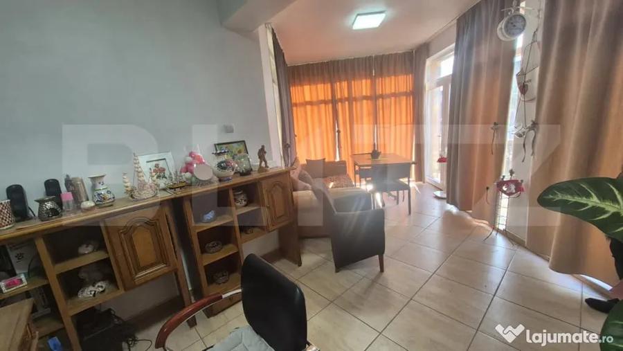 Casă cu 5 camere cu Teren 496 Mp în Cloșca