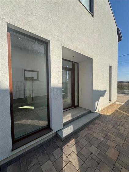 Duplex cu 5 camere cu Teren 340 Mp în Moșnița Nouă