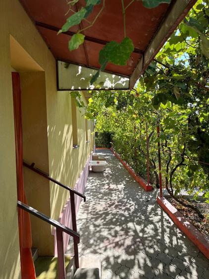 Casă cu 3 camere cu Teren 1759 Mp în Poarta Albă