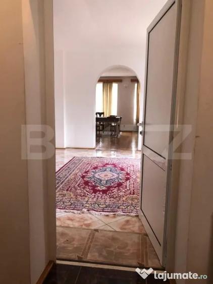 Casă cu 7 camere cu Teren 2850 Mp în Central