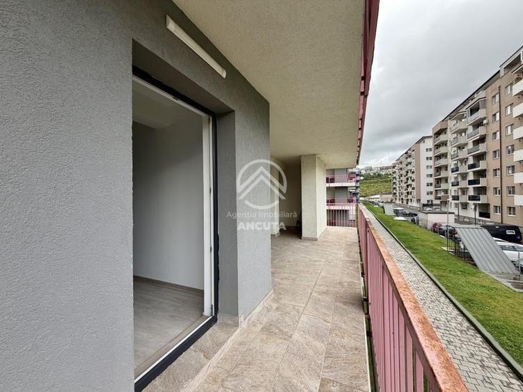 Apartament cu 3 camere decomandat în Florești