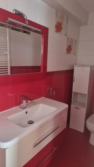 Apartament cu 3 camere decomandat în Libertății