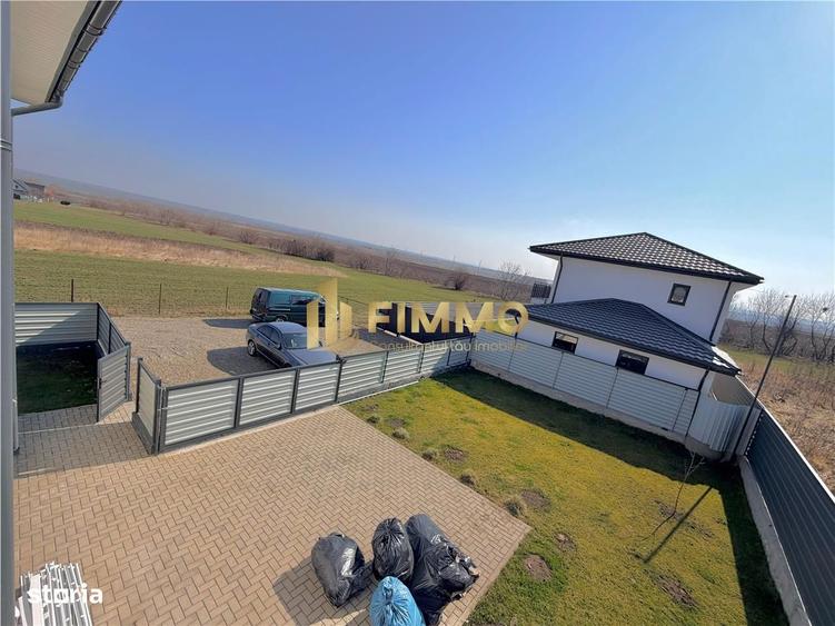Casă cu 4 camere cu Teren 300 Mp în Ipotești
