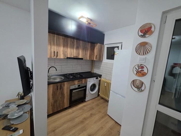 Apartament cu 2 camere decomandat în Exterior Vest