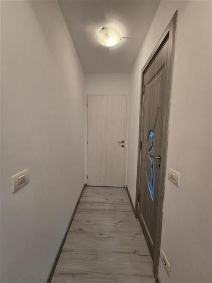 Apartament cu 3 camere semidecomandat în Bucureștii Noi