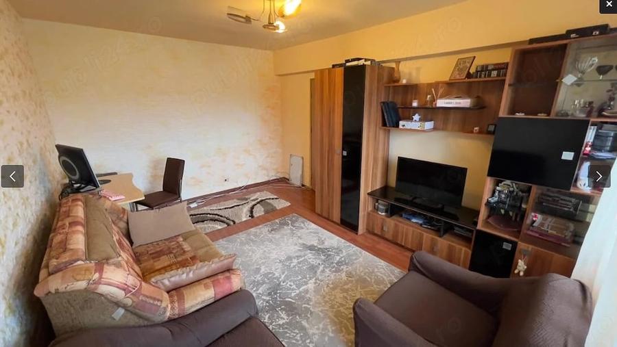 Apartament cu 3 camere decomandat în Petros